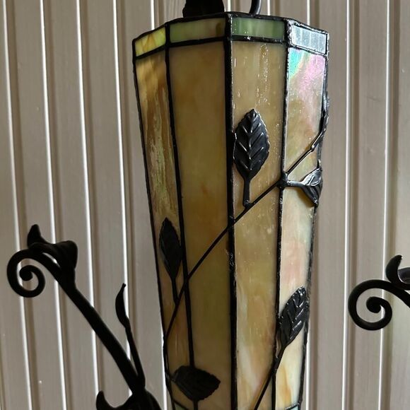 Vintage Quoizel Collectibles scrolling vines w cream glass shades set of 2 - Picture 2 of 16